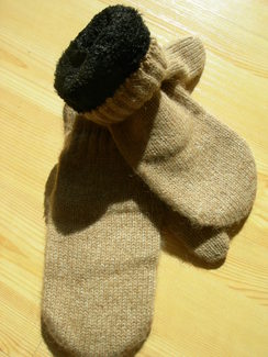 Boucle-lined alpaca mittens