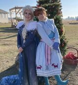 Elsa & Anna 